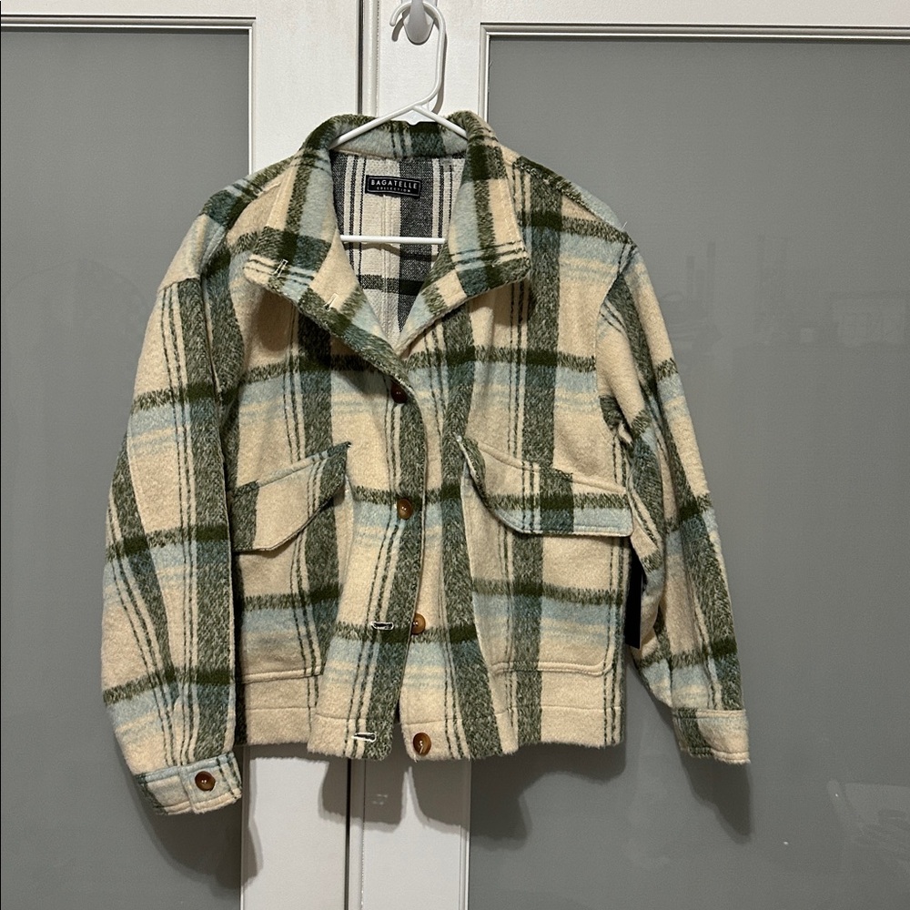 Bagatelle Women's Green and Cream Plaid Utility Jacket